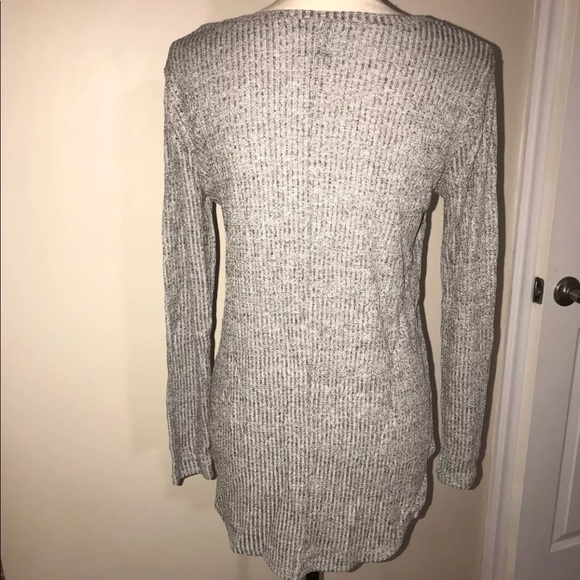 Forever 21 knit high low top size small - Picture 2 of 4